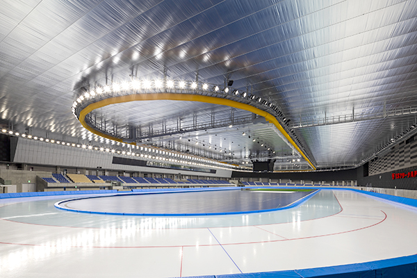 八戸市長根屋内スケート場（YSアリーナ八戸）