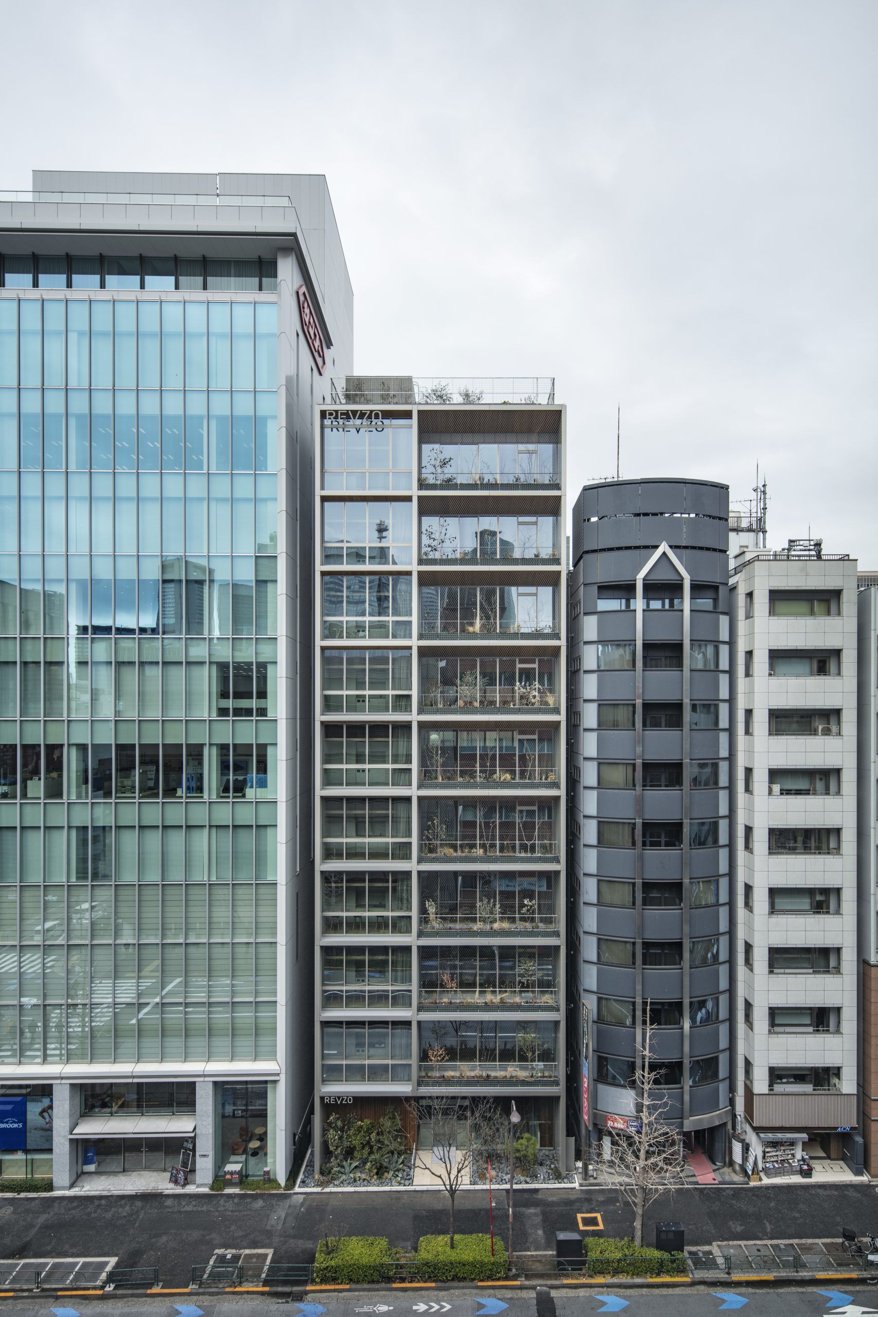 中央日本土地建物 REVZO新橋