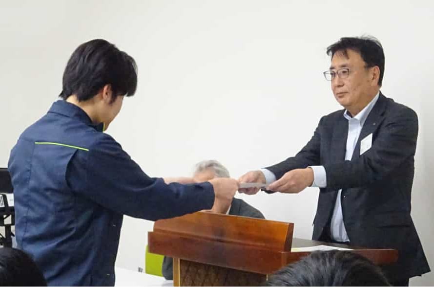 修了証書の授与