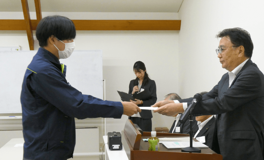 修了証書の授与